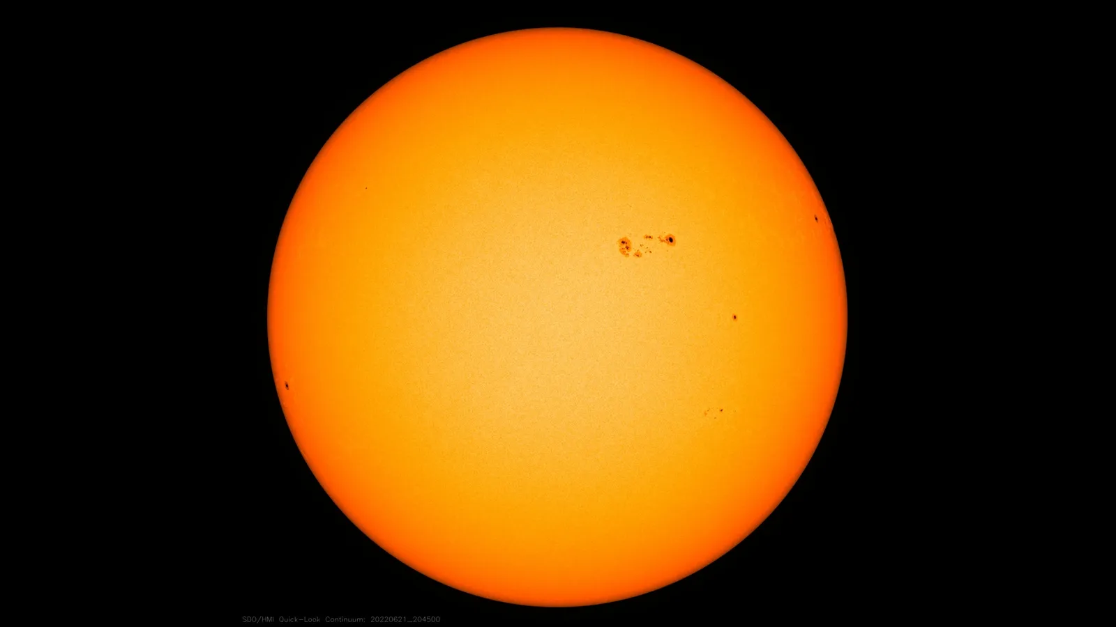 Descubren mancha solar gigante, es 3 veces más grande que la Tierra; cómo nos afecta Descubren mancha solar gigante, es 3 veces más grande que la Tierra; cómo nos afecta
