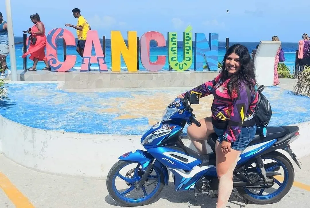 Carolina Félix, mejor conocida como Luna Viajera, ejemplo de sinaloense decidida y luchona, quien recorrió México en una motocicleta Carolina Félix, mejor conocida como Luna Viajera, ejemplo de sinaloense decidida y luchona, quien recorrió México en una motocicleta
