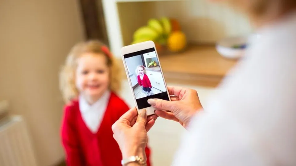 Publicar fotos de tus hijos en Redes, es darle material gratuito a los pedófilos Publicar fotos de tus hijos en Redes, es darle material gratuito a los pedófilos