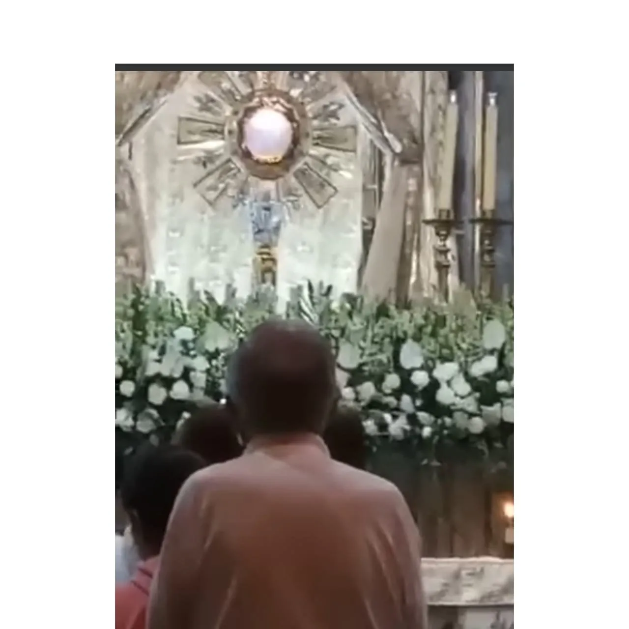 VIDEO: Insólito, hostia del Santisimo comienza a moverse durante misa VIDEO: Insólito, hostia del Santisimo comienza a moverse durante misa