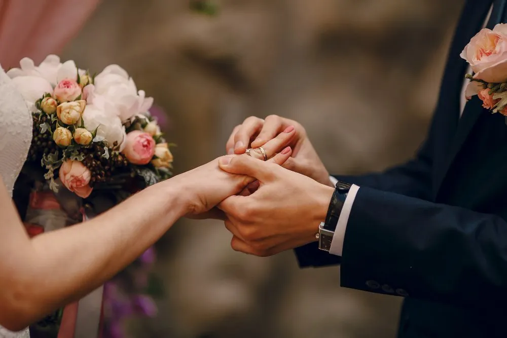 Hombre se pone celoso y asesina a su esposa el día de su boda en Rusia Hombre se pone celoso y asesina a su esposa el día de su boda en Rusia