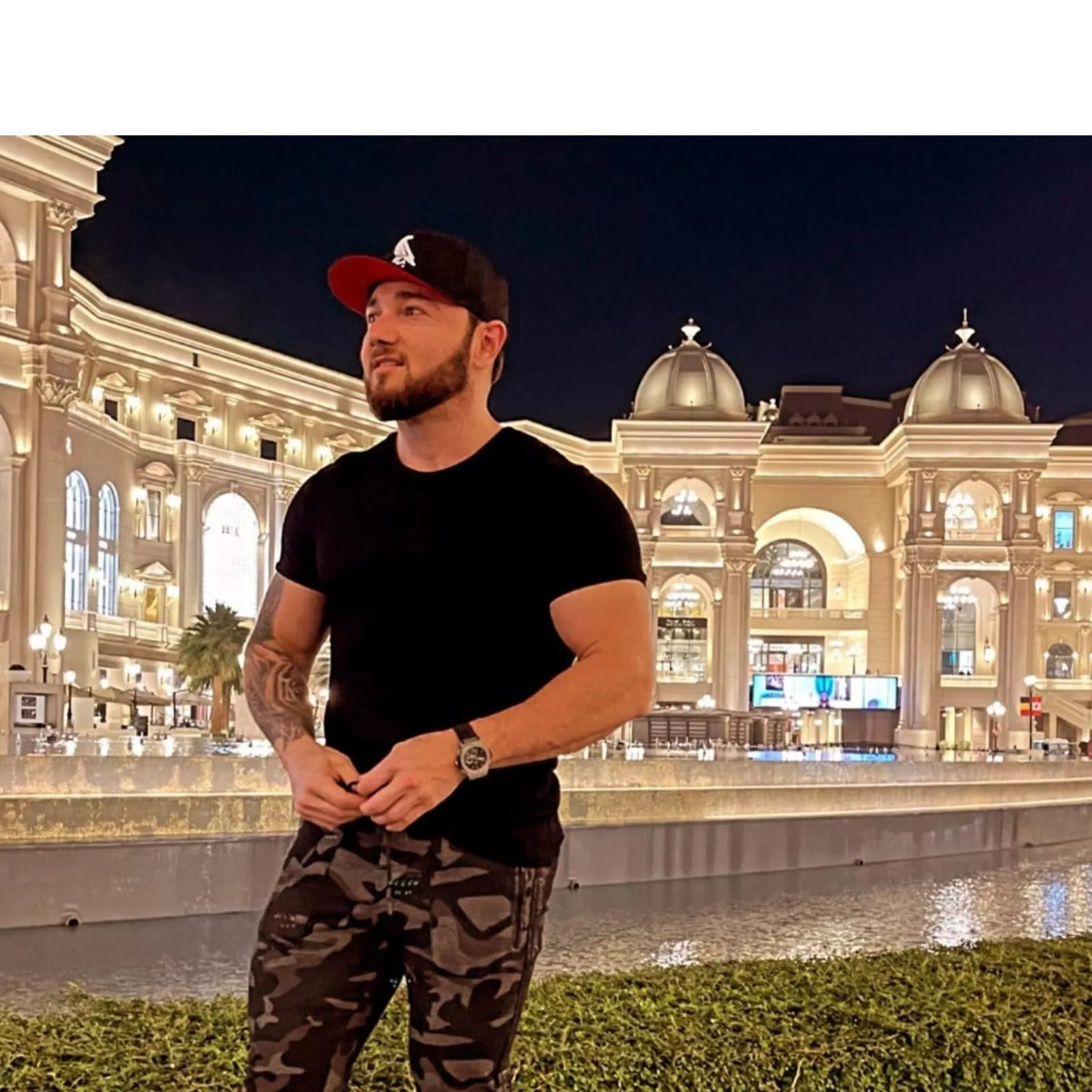 Las lujosas vaciones en Qatar del youtuber y promotor musical Beto Sierra Las lujosas vaciones en Qatar del youtuber y promotor musical Beto Sierra