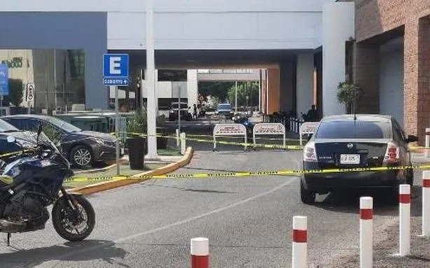 Balean a un hombre en estacionamiento de la Plaza Fórum Culiacán Balean a un hombre en estacionamiento de la Plaza Fórum Culiacán