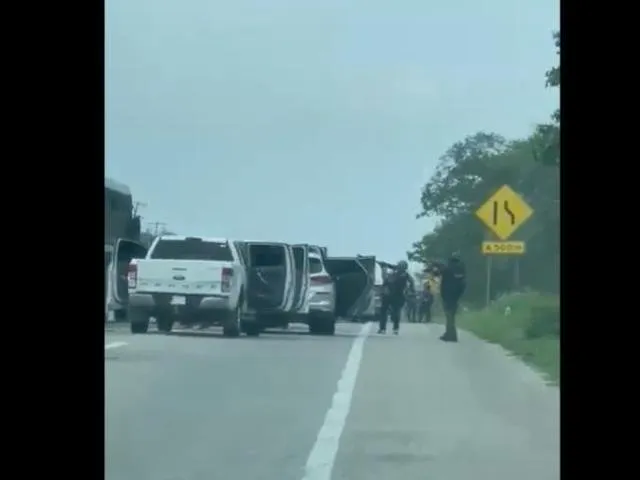 Comando armado secuestra a 23 trabajadores de la Secretaría de Seguridad de Chiapas Comando armado secuestra a 23 trabajadores de la Secretaría de Seguridad de Chiapas