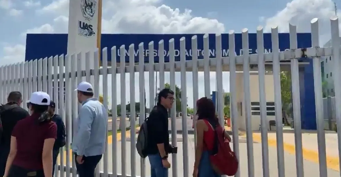 Agentes de la Fiscalía General del Estado realizó cateo en la UAS Agentes de la Fiscalía General del Estado realizó cateo en la UAS