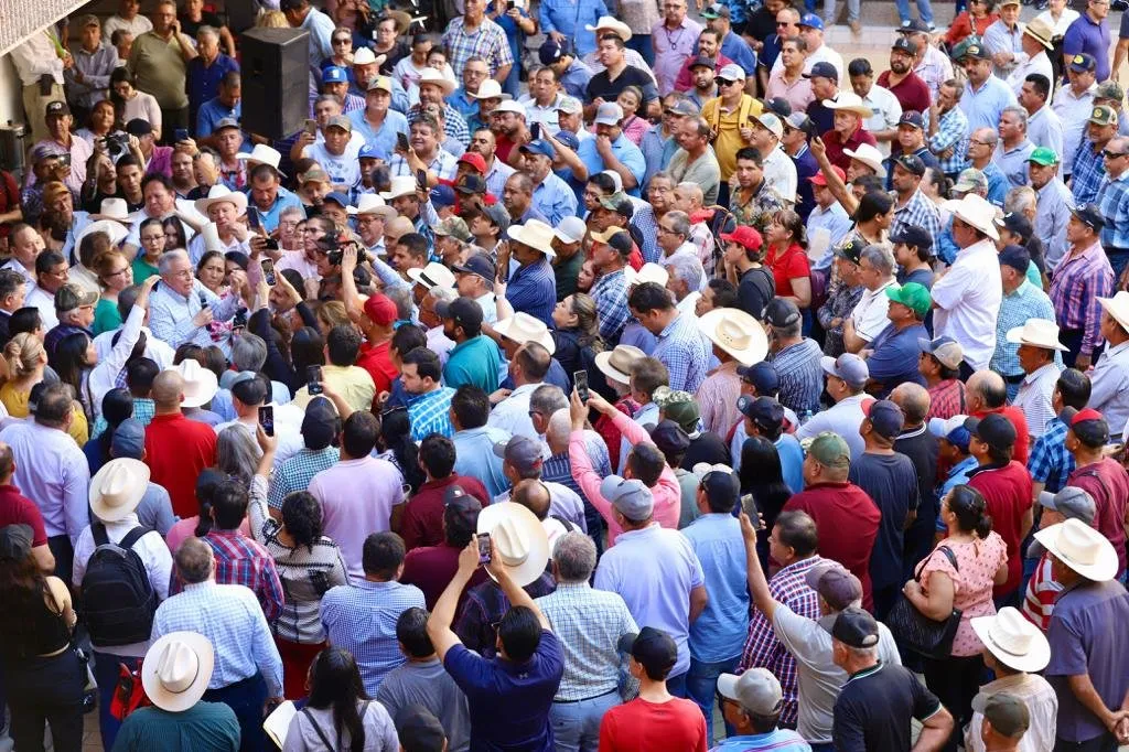 Rocha reiteró que a todos los productores de maíz de hasta 15 hectáreas se las pagará de inmediato Rocha reiteró que a todos los productores de maíz de hasta 15 hectáreas se las pagará de inmediato