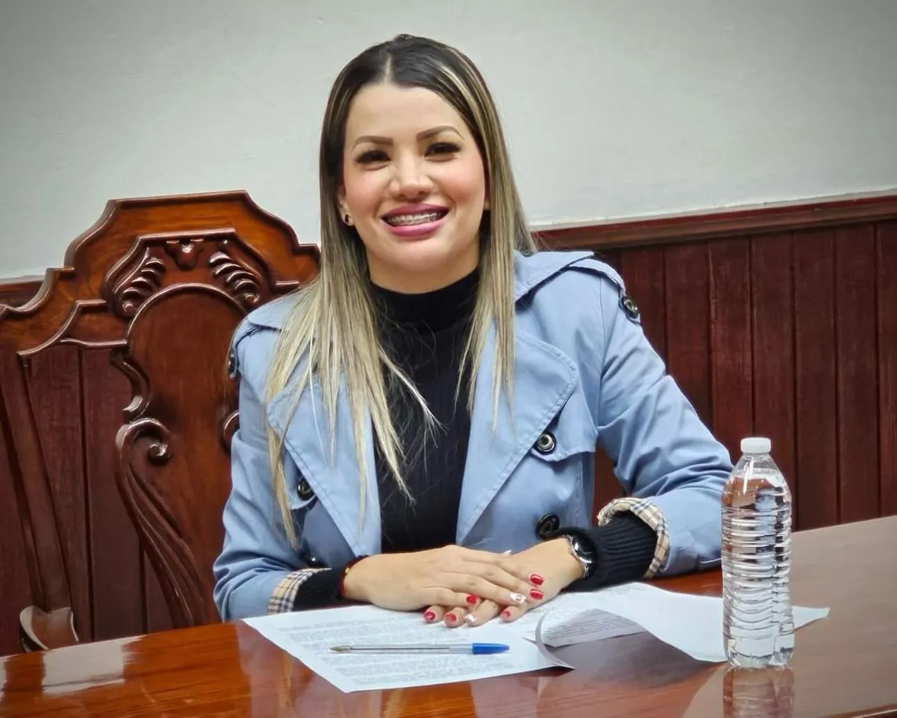Regidora Flor Hernandez hace fuertes críticas hacia las candidatura a senaduría en Sinaloa Regidora Flor Hernandez hace fuertes críticas hacia las candidatura a senaduría en Sinaloa