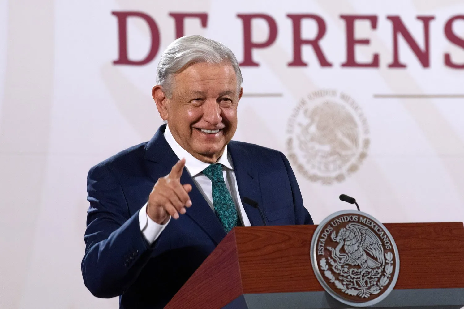AMLO celebra nivel más bajo de pobreza laboral registrado en México AMLO celebra nivel más bajo de pobreza laboral registrado en México