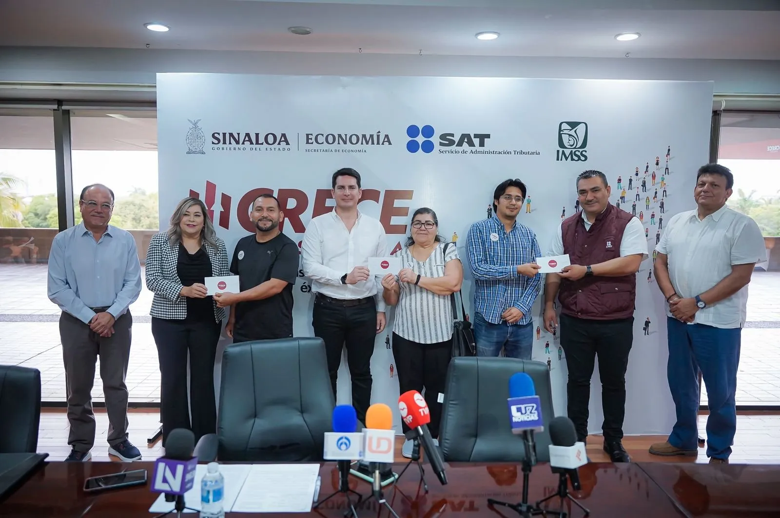 Gobierno de Rocha promueve la formalización empresarial con ‘Crece Sinaloa’ Gobierno de Rocha promueve la formalización empresarial con ‘Crece Sinaloa’