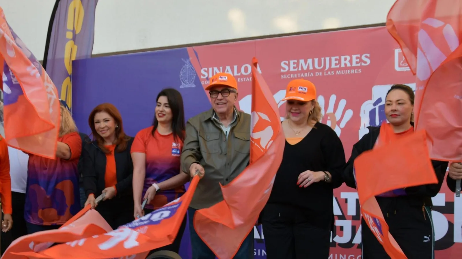 Rocha Moya da el banderazo inicial de La Caminata Naranja Rocha Moya da el banderazo inicial de La Caminata Naranja
