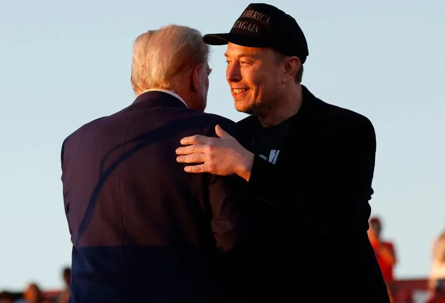 TRUMP APUESTA POR TESLA: COMPRA UN AUTO EN RESPALDO A MUSK TRUMP APUESTA POR TESLA: COMPRA UN AUTO EN RESPALDO A MUSK