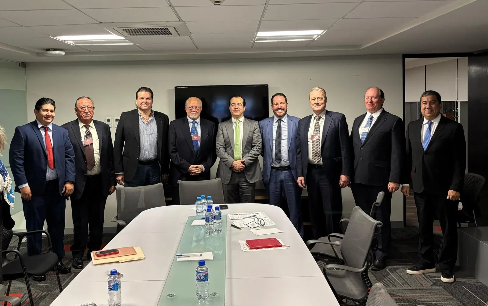 DIPUTADO MARIO ZAMORA SOSTIENE REUNIÓN CON SUBSECRETARIO DE ECONOMÍA Y EMPRESARIOS CANADIENSES DEL SECTOR MINERO DIPUTADO MARIO ZAMORA SOSTIENE REUNIÓN CON SUBSECRETARIO DE ECONOMÍA Y EMPRESARIOS CANADIENSES DEL SECTOR MINERO