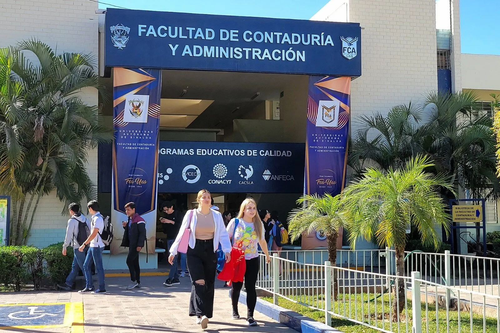 La Licenciatura de Negocios y Comercio Internacional, una de las carreras de alta demanda en la Facultad de Contaduría y Administración de la UAS La Licenciatura de Negocios y Comercio Internacional, una de las carreras de alta demanda en la Facultad de Contaduría y Administración de la UAS
