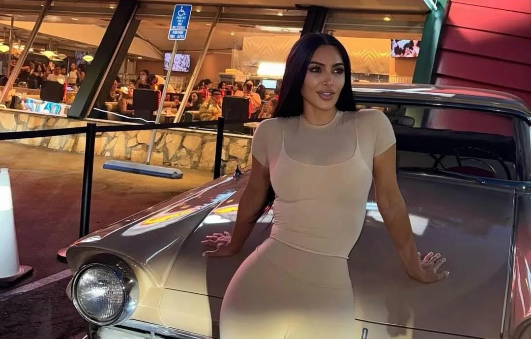 Kim Kardashian, Víctima de un Millonario Robo en París por los “abuelos ladrones” Apenas inicia el juicio y se extenderá hasta Mayo Kim Kardashian, Víctima de un Millonario Robo en París por los “abuelos ladrones” Apenas inicia el juicio y se extenderá hasta Mayo