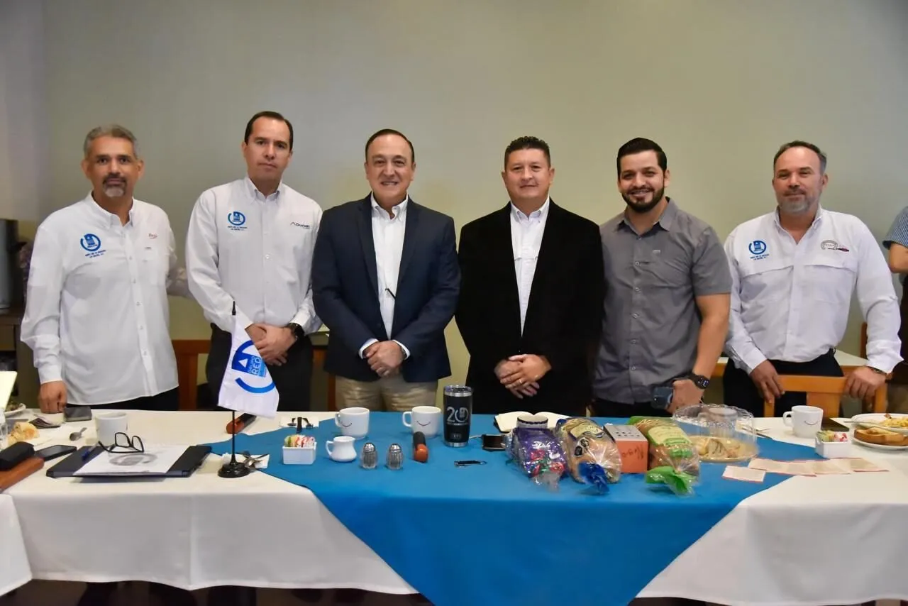Se reúne Antonio Menéndez con empresarios del Grupo RED y acuerdan trabajar juntos Se reúne Antonio Menéndez con empresarios del Grupo RED y acuerdan trabajar juntos