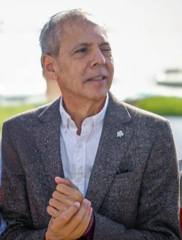 Gerardo Vargas tendrá que ir a firmar cada mes y no podrá salir del país Gerardo Vargas tendrá que ir a firmar cada mes y no podrá salir del país