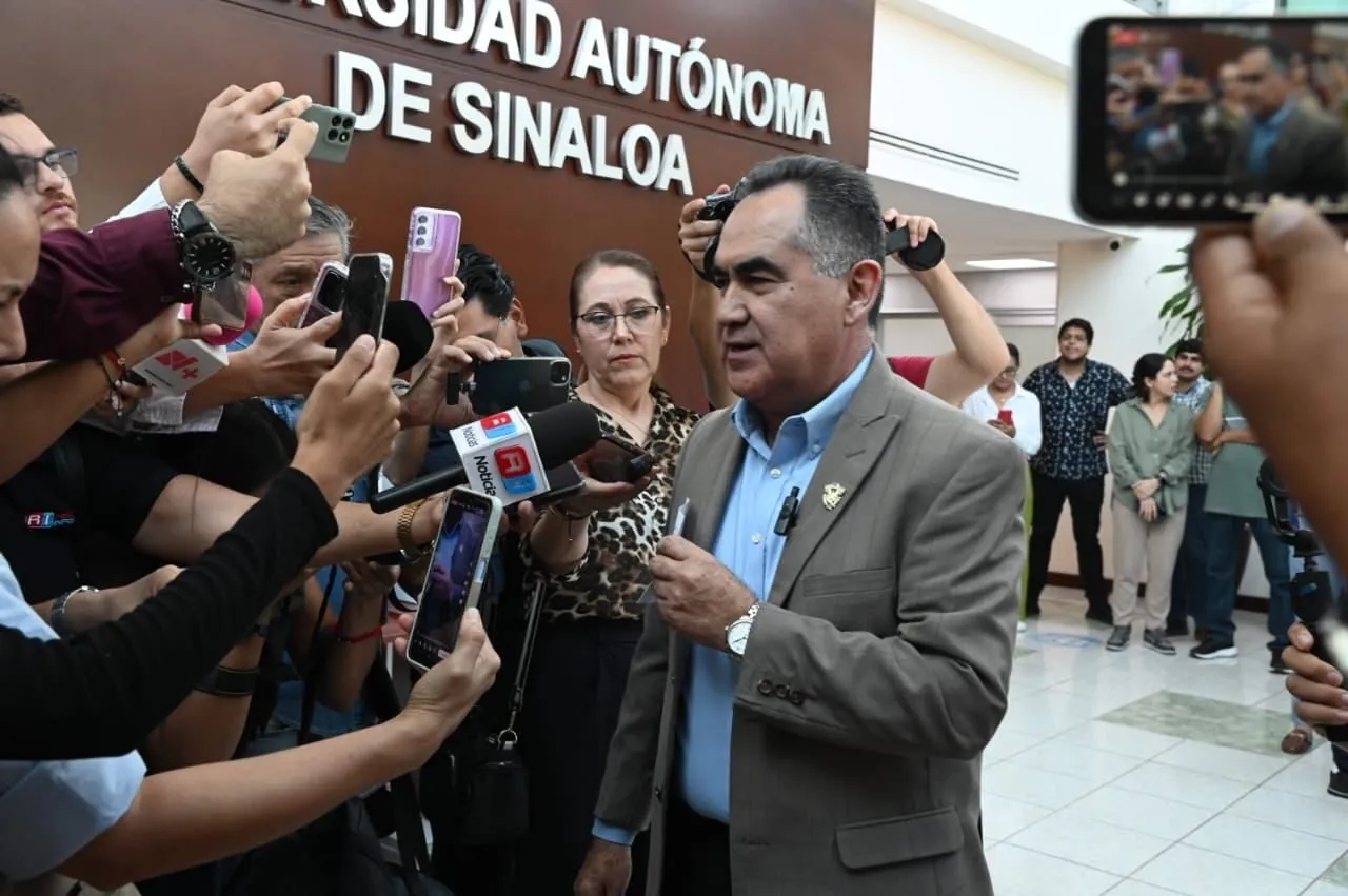 Emite el Rector Jesús Madueña su voto en la Consulta sobre la Reingeniería Integral Universitaria; reiteró que se respetará la decisión que tomen los trabajadores en las urnas Emite el Rector Jesús Madueña su voto en la Consulta sobre la Reingeniería Integral Universitaria; reiteró que se respetará la decisión que tomen los trabajadores en las urnas