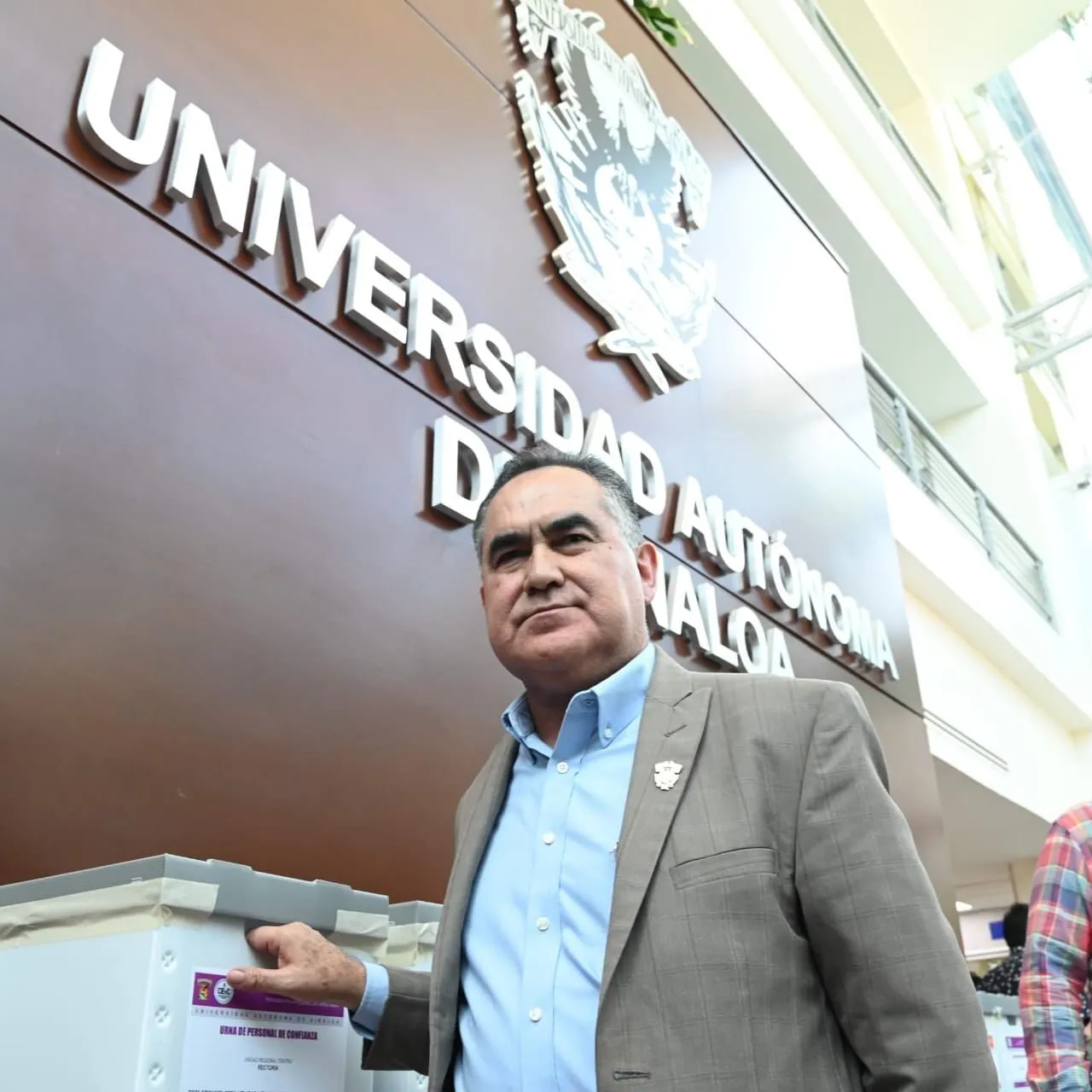 Con la instalación de 345 mesas y 851 urnas, se desarrolla de manera activa, participativa y transparente en todo el estado la Consulta que definirá el futuro de la Reingeniería Integral Universitaria Con la instalación de 345 mesas y 851 urnas, se desarrolla de manera activa, participativa y transparente en todo el estado la Consulta que definirá el futuro de la Reingeniería Integral Universitaria