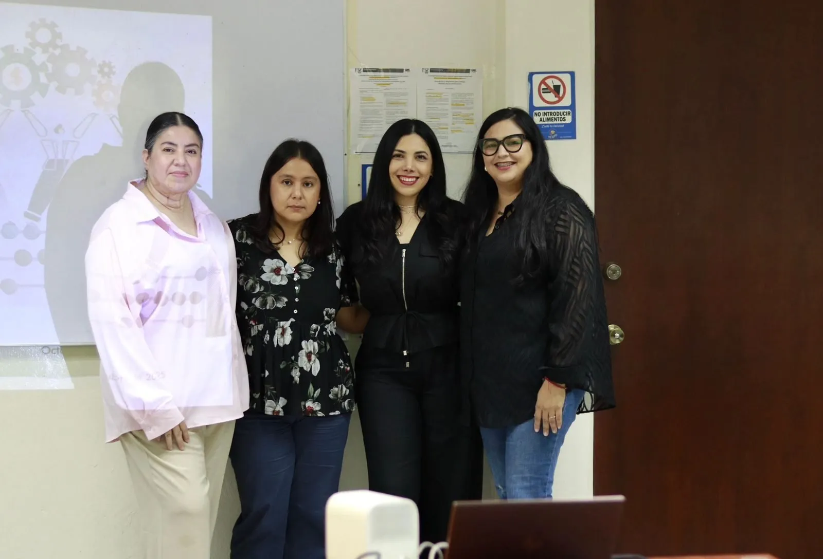 Busca investigadora de la UAS generar políticas públicas para mejorar las condiciones laborales de los docentes del noroeste de México Busca investigadora de la UAS generar políticas públicas para mejorar las condiciones laborales de los docentes del noroeste de México