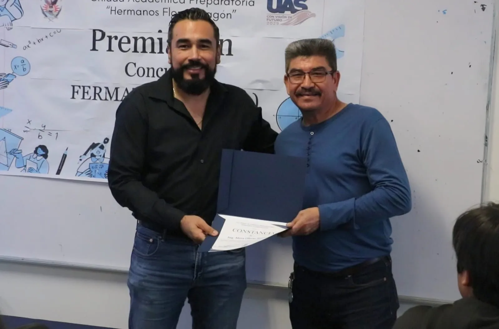 La Preparatoria Hermanos Flores Magón premia a las y los jóvenes con mejores resultados dentro del Centro de Formación de Estudiantes de Alto Rendimiento en Matemáticas (CFERMAT) La Preparatoria Hermanos Flores Magón premia a las y los jóvenes con mejores resultados dentro del Centro de Formación de Estudiantes de Alto Rendimiento en Matemáticas (CFERMAT)