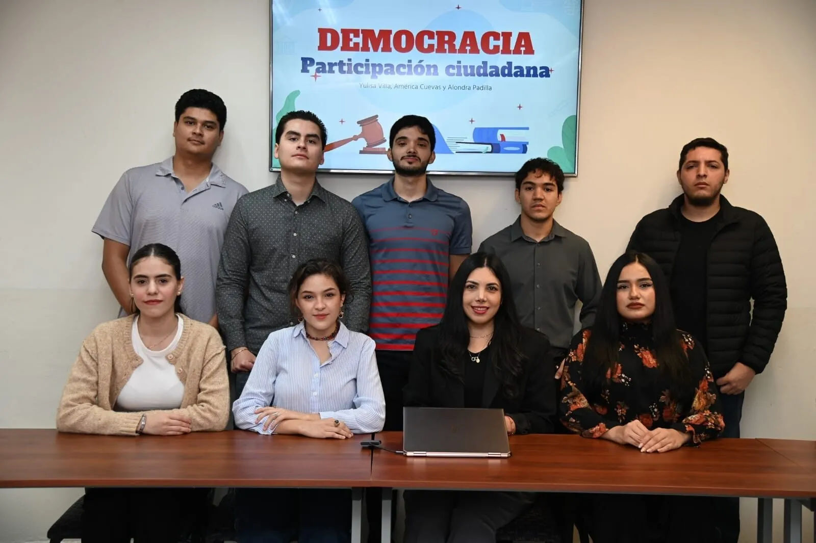 Estudiantes de la Facultad de Estudios Internacionales y Políticas Públicas analizan modelos de democracia y elaboran videos para fortalecer la cultura cívica Estudiantes de la Facultad de Estudios Internacionales y Políticas Públicas analizan modelos de democracia y elaboran videos para fortalecer la cultura cívica