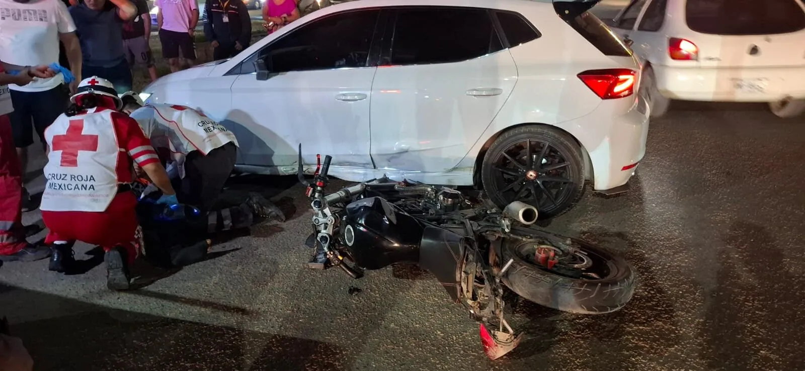 Menor de 16 años resulta herido tras chocar motocicleta contra auto en Mazatlán Menor de 16 años resulta herido tras chocar motocicleta contra auto en Mazatlán