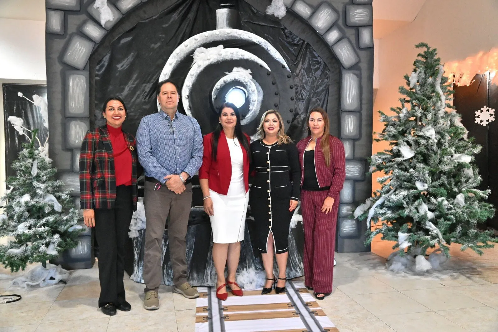 Con los pequeños universitarios en un viaje de magia, baile y color, el Jardín de Niños de la UAS celebró su tradicional Festival Navideño 2025 Con los pequeños universitarios en un viaje de magia, baile y color, el Jardín de Niños de la UAS celebró su tradicional Festival Navideño 2025