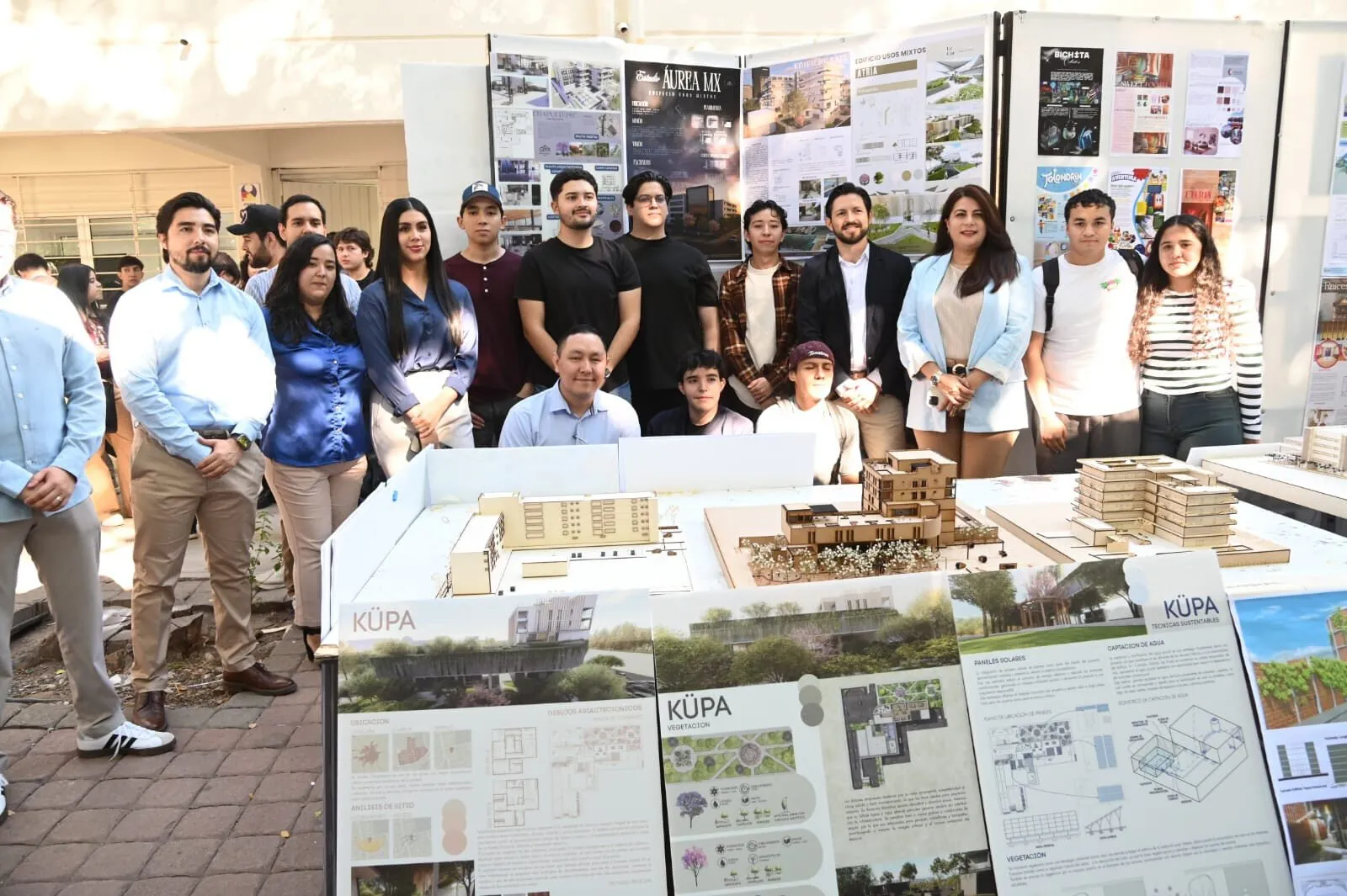 Futuros arquitectos presentan su formación integral en la tradicional Expo FAUAS; más de 150 proyectos reflejan la creatividad y calidad académica Futuros arquitectos presentan su formación integral en la tradicional Expo FAUAS; más de 150 proyectos reflejan la creatividad y calidad académica