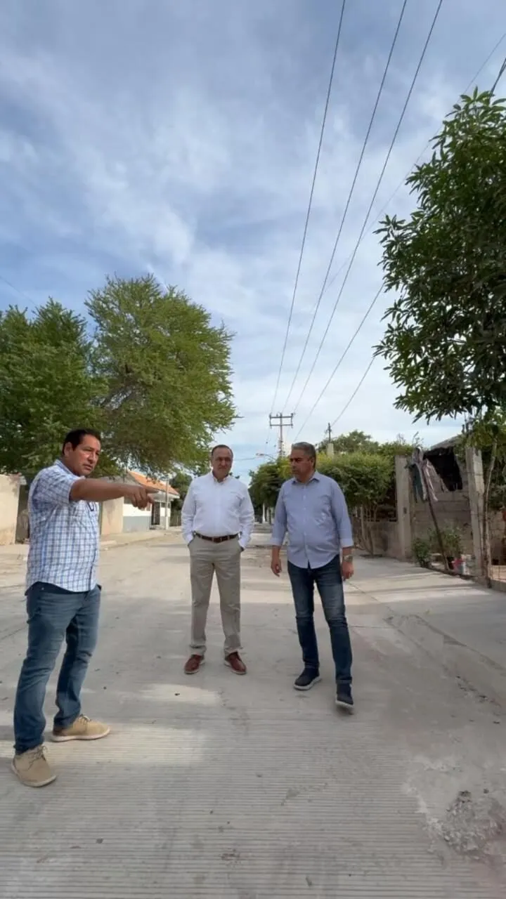 Alcalde Antonio Menéndez supervisa obras en la colonia 28 de Junio y el bulevar Zacarías Ochoa Alcalde Antonio Menéndez supervisa obras en la colonia 28 de Junio y el bulevar Zacarías Ochoa