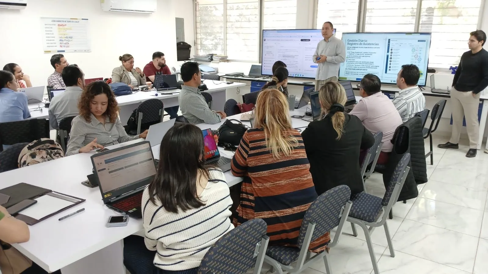 Fortalece la Facultad de Arquitectura de la UAS las competencias digitales de su planta docente; se actualizan en gestión académica y el uso del SIASE Fortalece la Facultad de Arquitectura de la UAS las competencias digitales de su planta docente; se actualizan en gestión académica y el uso del SIASE