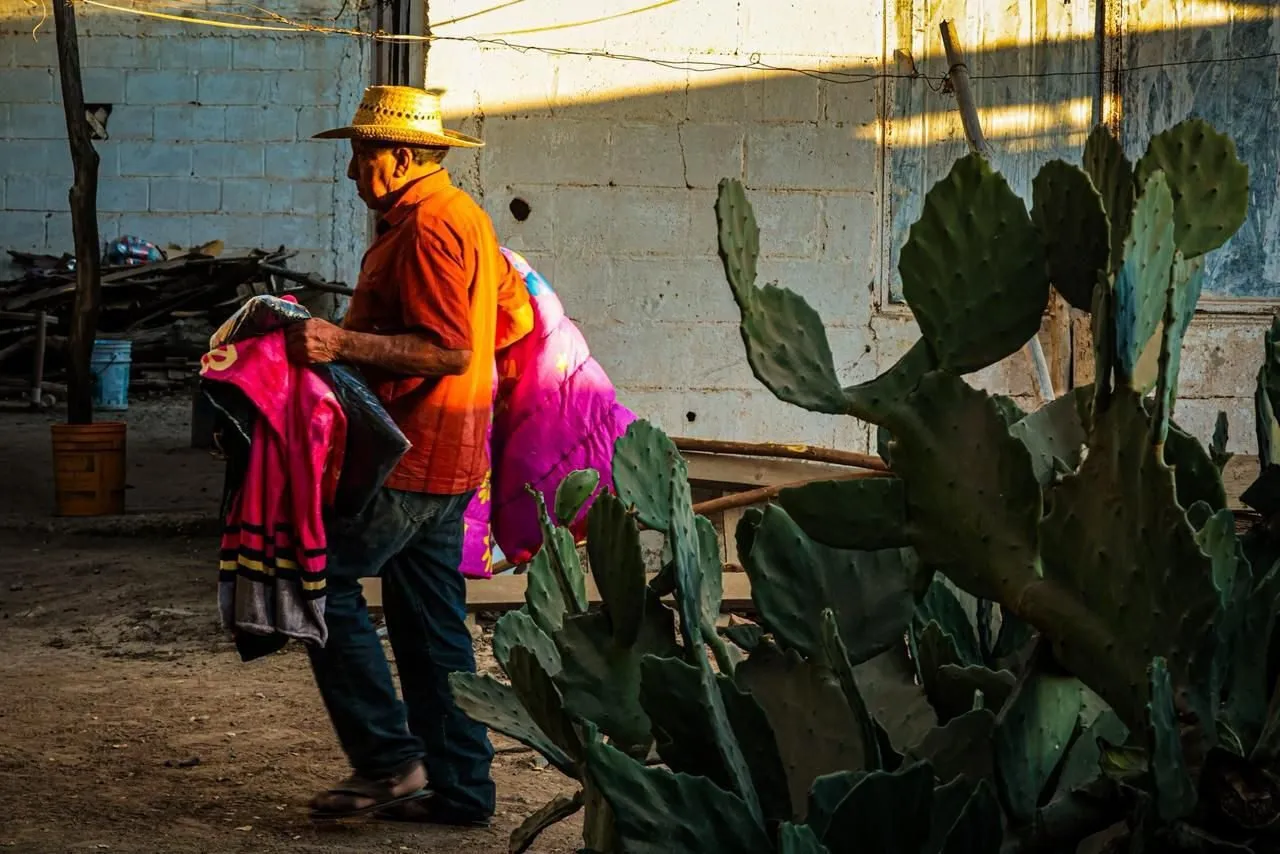El Gobierno de Sinaloa brinda atención invernal a familias de jornaleros agrícolas en Ruiz Cortines, Guasave El Gobierno de Sinaloa brinda atención invernal a familias de jornaleros agrícolas en Ruiz Cortines, Guasave