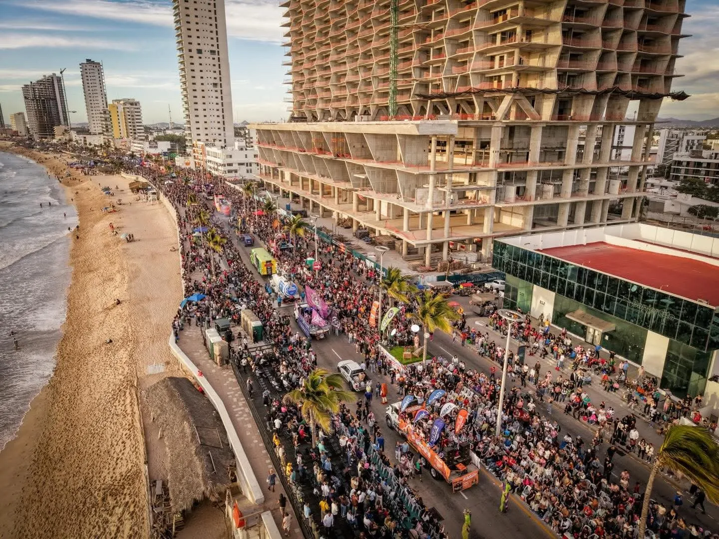Carnavales de Sinaloa generan más de mil 339 millones de pesos y atraen a 866 mil asistentes Carnavales de Sinaloa generan más de mil 339 millones de pesos y atraen a 866 mil asistentes