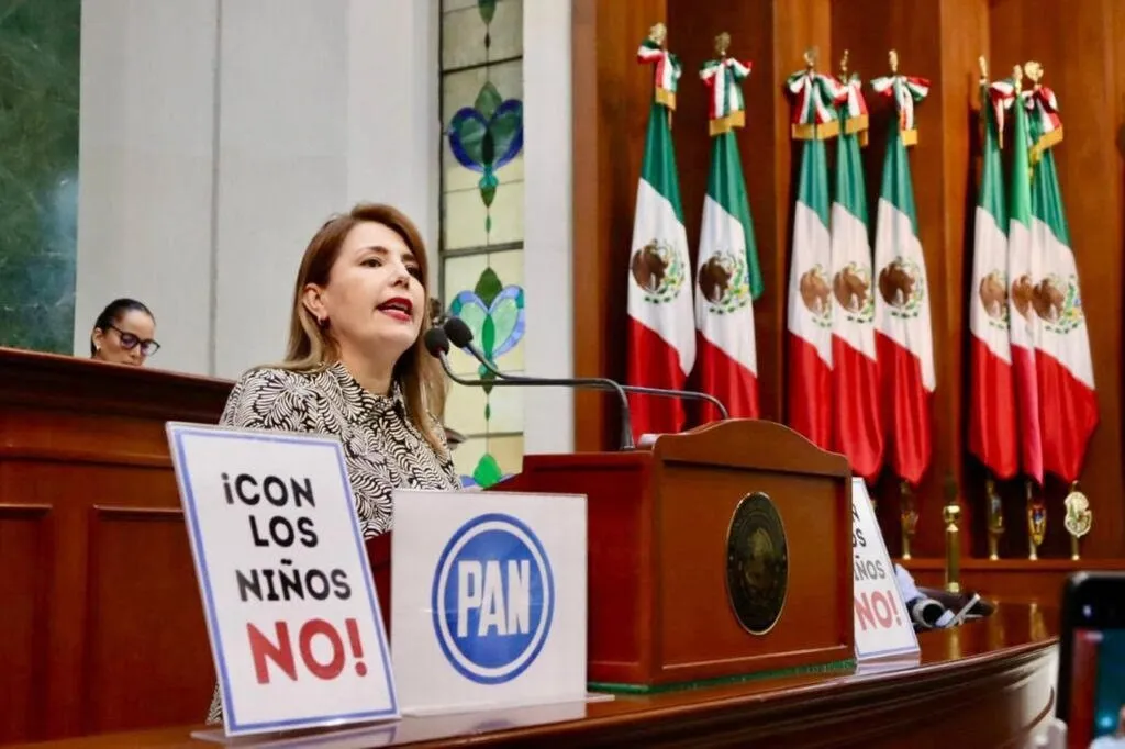 “Tenían a un socialista radical enajenando la mente de la niñez mexicana”: Roxana Rubio sobre Marx Arriaga “Tenían a un socialista radical enajenando la mente de la niñez mexicana”: Roxana Rubio sobre Marx Arriaga