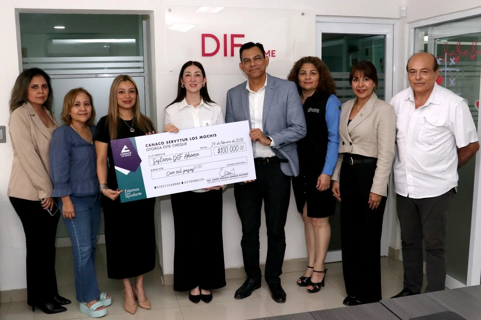 CANACO SERVYTUR Los Mochis entrega donativo de 100 mil pesos al Sistema DIF Ahome CANACO SERVYTUR Los Mochis entrega donativo de 100 mil pesos al Sistema DIF Ahome