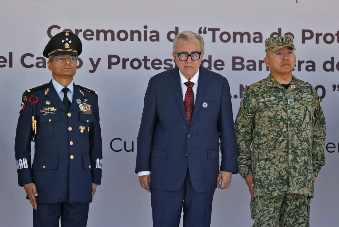 Gobernador Rocha Moya agradeció el compromiso de la Fuerza Aérea de continuar apoyando la estrategia de seguridad en Sinaloa Gobernador Rocha Moya agradeció el compromiso de la Fuerza Aérea de continuar apoyando la estrategia de seguridad en Sinaloa