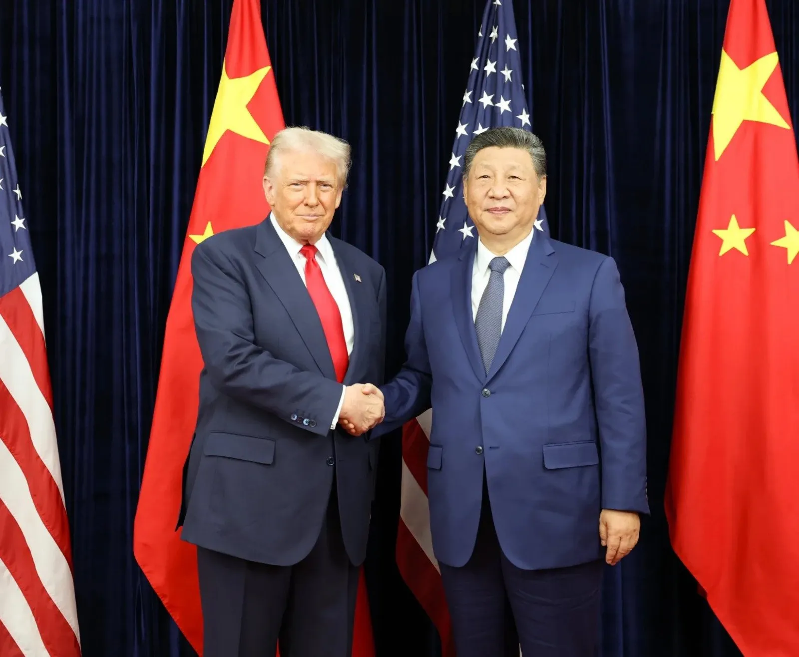 Xi y Trump conversan antes de la visita presidencial a China Xi y Trump conversan antes de la visita presidencial a China