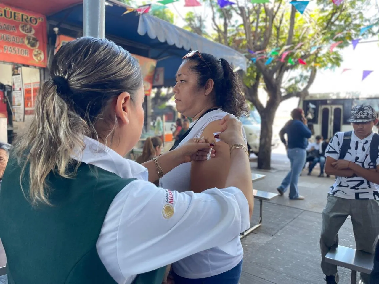 Llama Salud Ahome a vacunarse contra sarampión, y limpiar hogares para evitar mosco transmisor del dengue Llama Salud Ahome a vacunarse contra sarampión, y limpiar hogares para evitar mosco transmisor del dengue