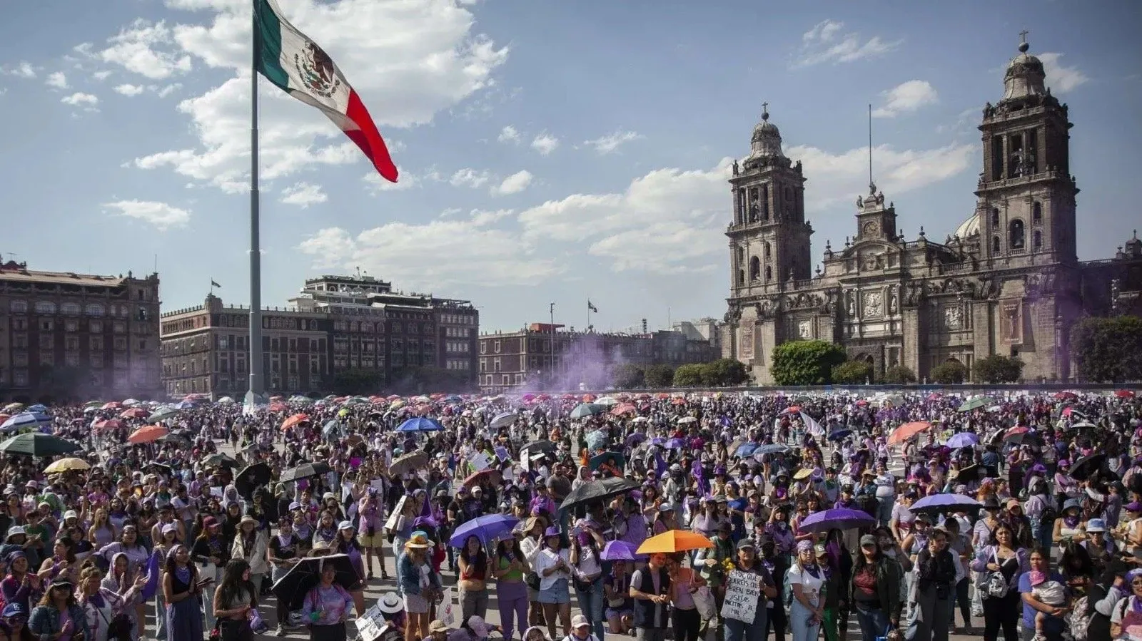 Miles de mujeres marchan en Colima, Saltillo y Nuevo León en el 8M Miles de mujeres marchan en Colima, Saltillo y Nuevo León en el 8M