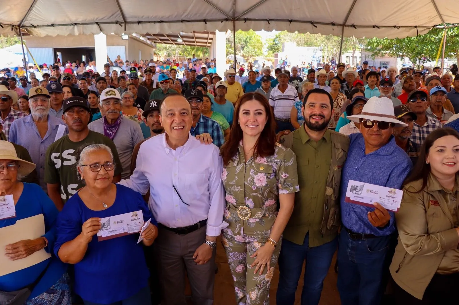 Entregan tarjetas del programa Bienpesca a pescadoras y pescadores de El Colorado, Ahome Entregan tarjetas del programa Bienpesca a pescadoras y pescadores de El Colorado, Ahome
