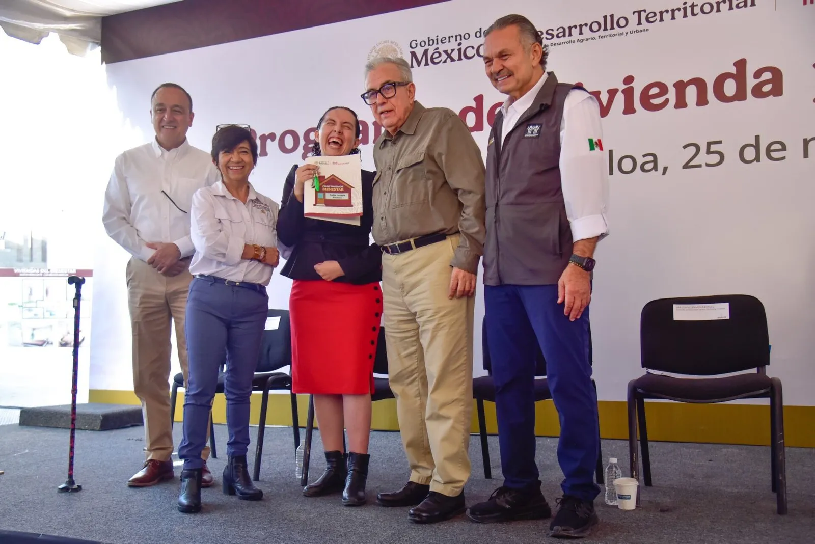 Ahome se suma al Programa de Vivienda para el Bienestar con entrega de primeras casas en Los Mochis. Ahome se suma al Programa de Vivienda para el Bienestar con entrega de primeras casas en Los Mochis.