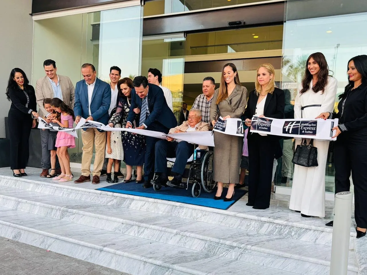 “Los Mochis está en los ojos del mundo y la inauguración del hotel Holiday Inn Express es una muestra”: Fco. Javier Rivera “Los Mochis está en los ojos del mundo y la inauguración del hotel Holiday Inn Express es una muestra”: Fco. Javier Rivera