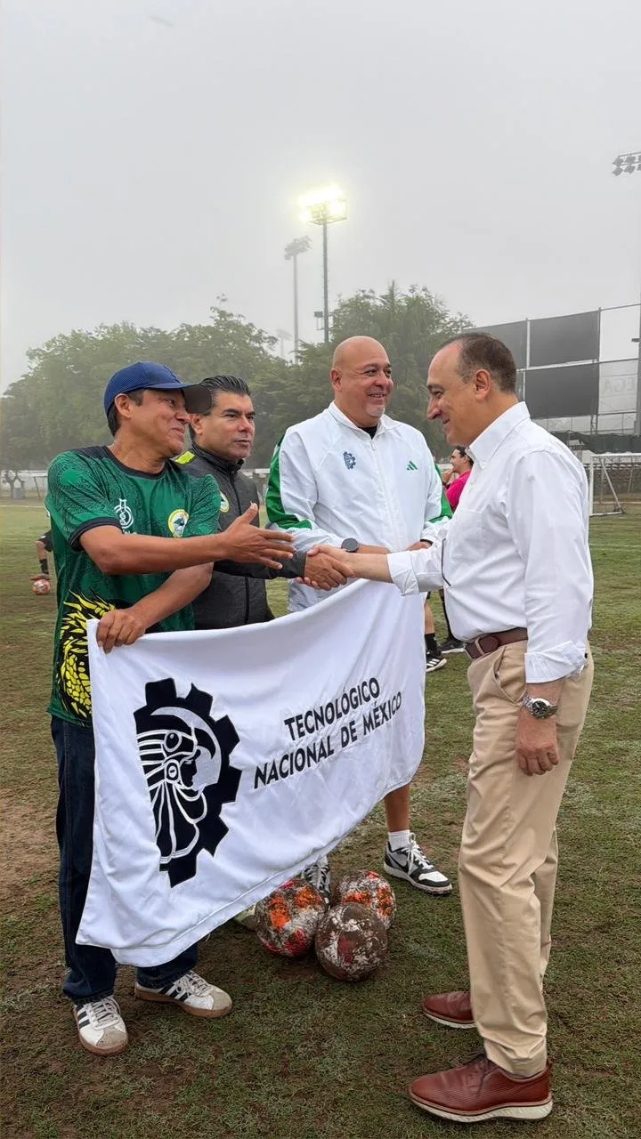 Antonio Menéndez llama a las juventudes de Ahome a ser embajadoras del deporte y la sana convivencia Antonio Menéndez llama a las juventudes de Ahome a ser embajadoras del deporte y la sana convivencia
