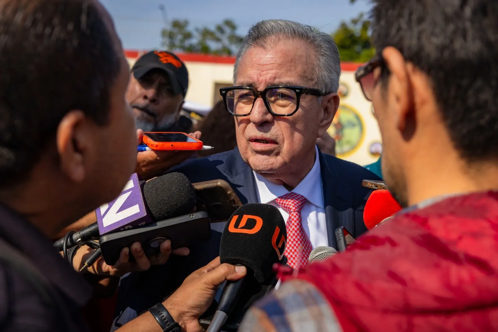 Con trámites, visas y hasta un traductor árabe, se apoyó el traslado de los 14 sinaloenses a Mazatlán: Rocha Moya Con trámites, visas y hasta un traductor árabe, se apoyó el traslado de los 14 sinaloenses a Mazatlán: Rocha Moya