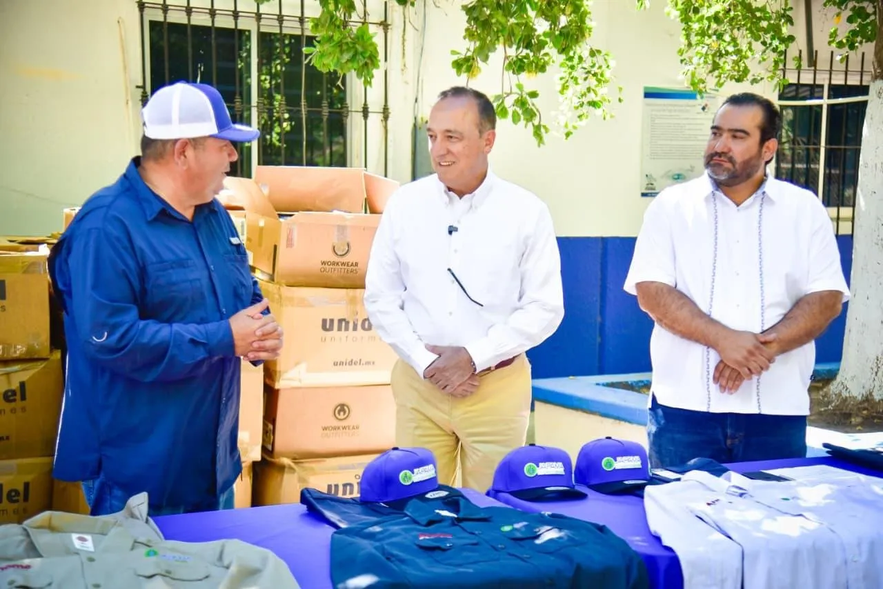 Entrega Antonio Menéndez uniformes y calzado a trabajadores sindicalizados de JAPAMA Entrega Antonio Menéndez uniformes y calzado a trabajadores sindicalizados de JAPAMA