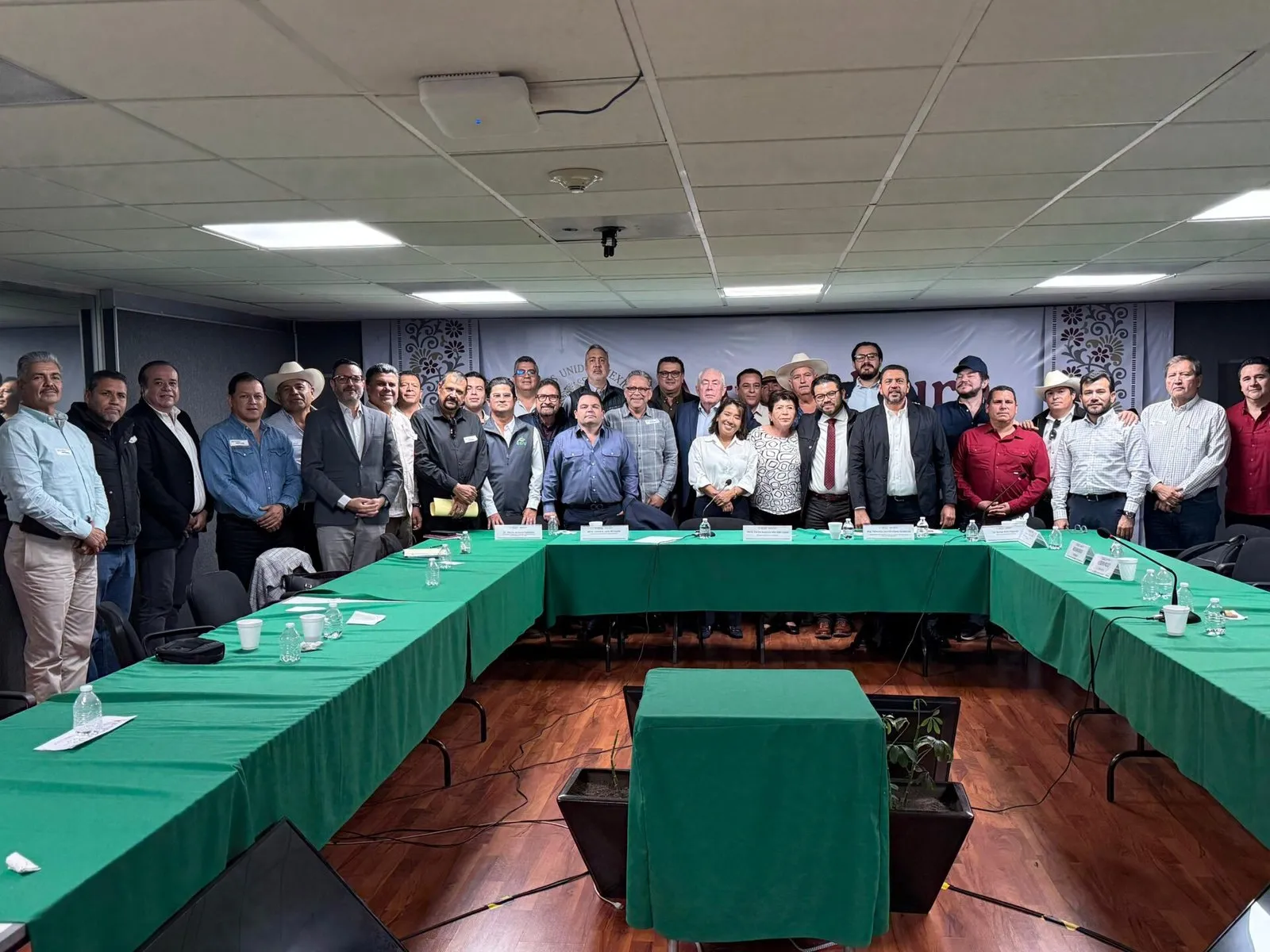 Inician este jueves contratos para la comercialización del maíz en Sinaloa; siguen las negociaciones para establecer el precio por tonelada; Ismael Bello Esquivel Inician este jueves contratos para la comercialización del maíz en Sinaloa; siguen las negociaciones para establecer el precio por tonelada; Ismael Bello Esquivel
