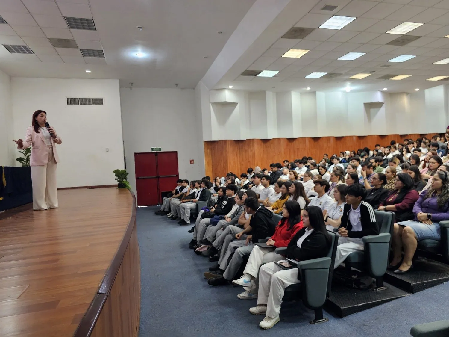 Bienestar Universitario impulsa la salud mental como pilar del desarrollo humano; analizan en conferencia los desafíos de ser mujer en el siglo XXI Bienestar Universitario impulsa la salud mental como pilar del desarrollo humano; analizan en conferencia los desafíos de ser mujer en el siglo XXI