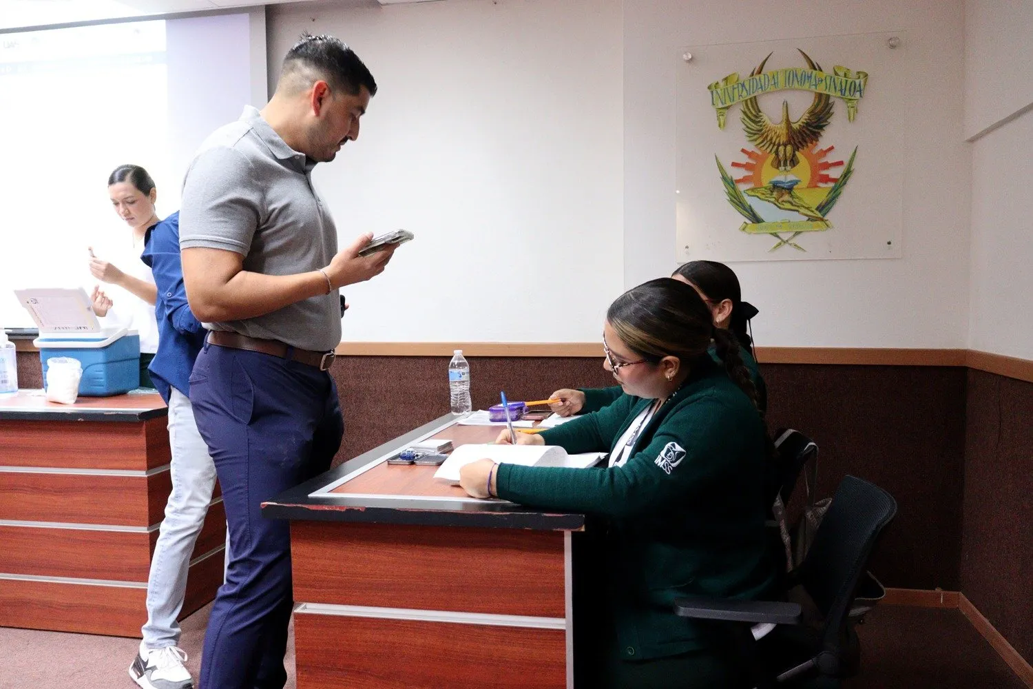 ¡Prevención y compromiso! La UAS y el IMSS fortalecen la salud de la comunidad de la Facultad de Arquitectura con jornada de vacunación ¡Prevención y compromiso! La UAS y el IMSS fortalecen la salud de la comunidad de la Facultad de Arquitectura con jornada de vacunación