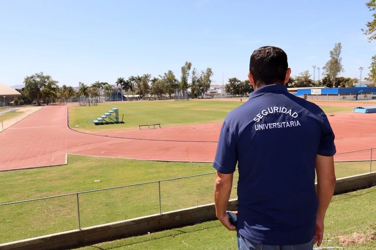 Resguardarán 250 vigilantes las instalaciones de la UAS durante las vacaciones de Semana Santa, con apoyo de la Guardia Nacional y cuerpos policiacos Resguardarán 250 vigilantes las instalaciones de la UAS durante las vacaciones de Semana Santa, con apoyo de la Guardia Nacional y cuerpos policiacos