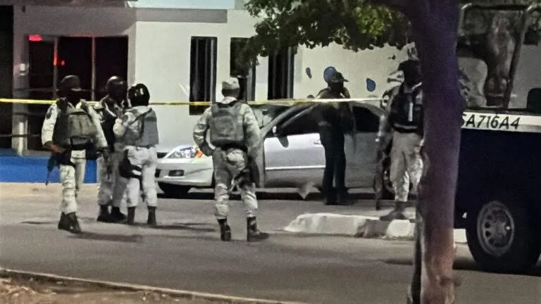 Carraquean a joven cuando estaba abordo de un automóvil en colonia Burócrata, Culiacán Carraquean a joven cuando estaba abordo de un automóvil en colonia Burócrata, Culiacán