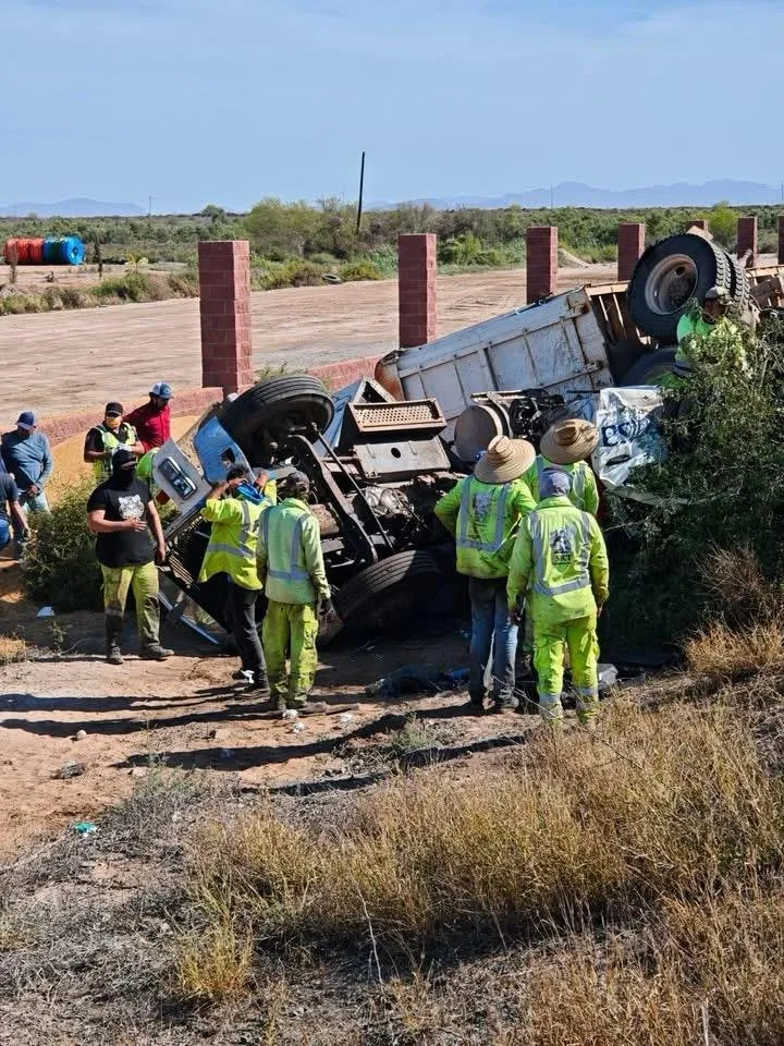 Choque múltiple en El Carrizo deja tres personas heridas y cuantiosos daños materiales Choque múltiple en El Carrizo deja tres personas heridas y cuantiosos daños materiales